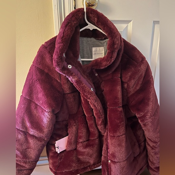 NWT AVEC LES FILLES
FAUX FUR COAT - Picture 2 of 4